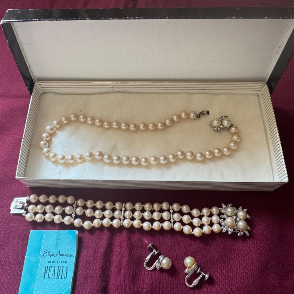 Mid-Century Pearl Necklace, Bracelet and Earring Set